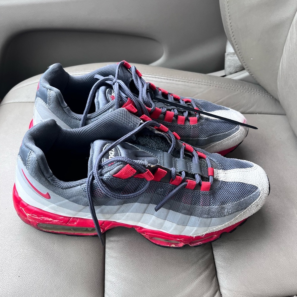 Nike Men's Gray and Red Sneakers